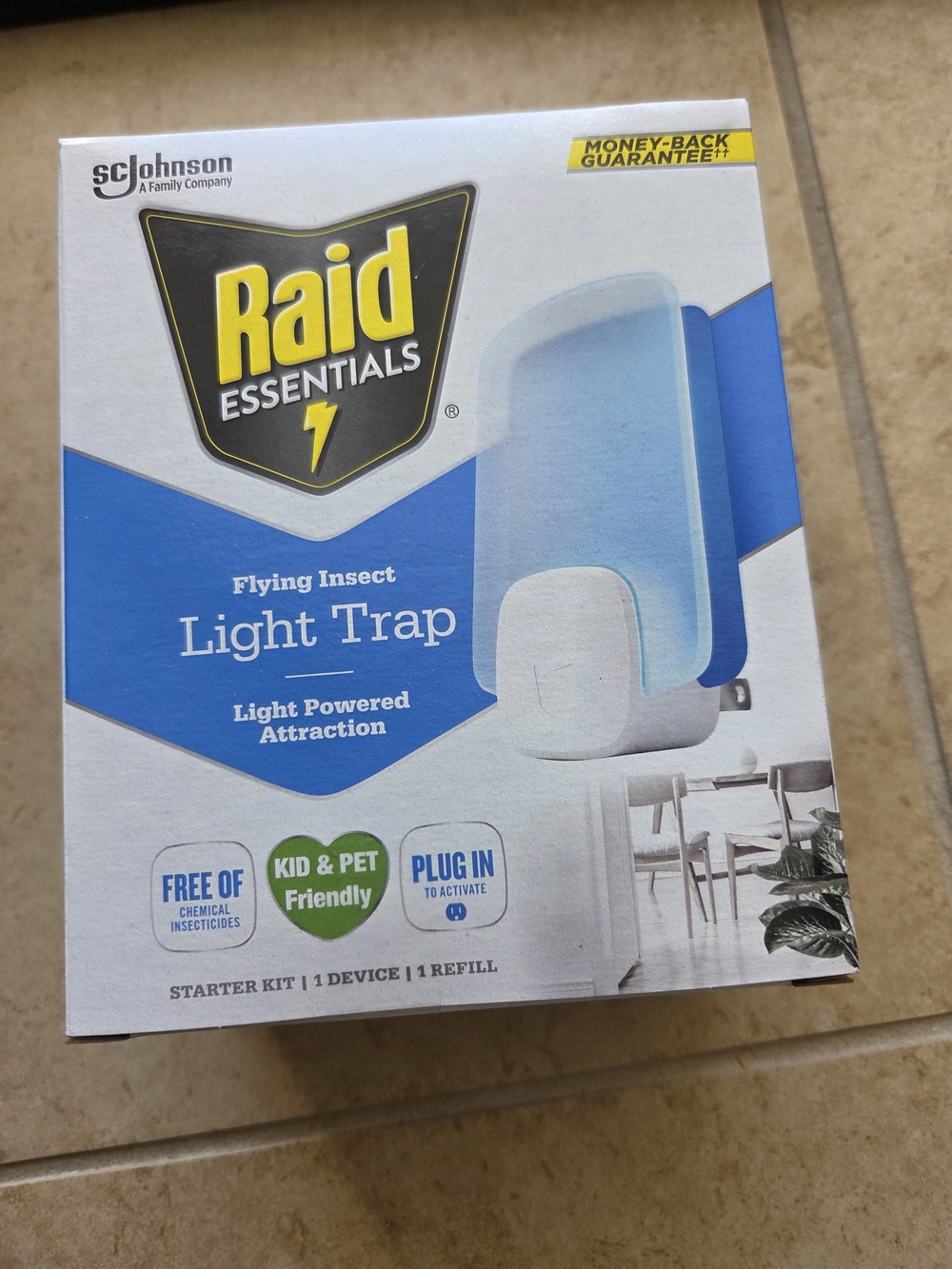 Raid Essentials Flying Insect Light Trap Plug-In Starter Kit 1 Refill Indoor 15W